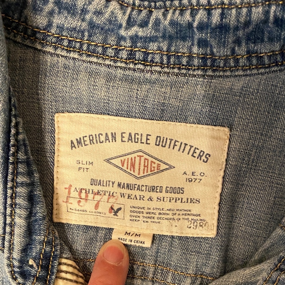 American Eagle Outfitters Vintage Denim pearl snap Shirt - Picture 2 of 8